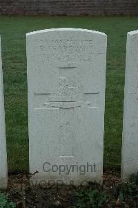 Bailleul Communal Cemetery Extension (Nord) - Shortland, R