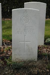 Bailleul Communal Cemetery Extension (Nord) - Simister, Cyril Reginald