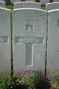 Bailleul Communal Cemetery Extension (Nord) - Sinclair, T