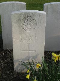 Bailleul Communal Cemetery Extension (Nord) - Smith, E T