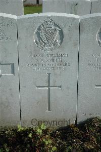 Bailleul Communal Cemetery Extension (Nord) - Smith, F A