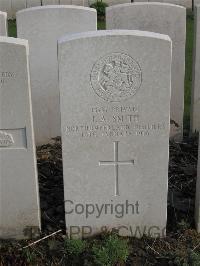 Bailleul Communal Cemetery Extension (Nord) - Smith, J A