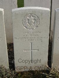 Bailleul Communal Cemetery Extension (Nord) - Smith, J R