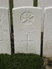 Bailleul Communal Cemetery Extension (Nord) - Smith, J W