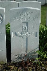 Bailleul Communal Cemetery Extension (Nord) - Smith, Robert