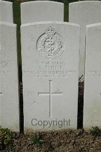 Bailleul Communal Cemetery Extension (Nord) - Smith, Robert