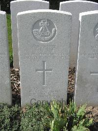 Bailleul Communal Cemetery Extension (Nord) - Smith, S