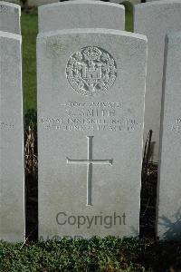 Bailleul Communal Cemetery Extension (Nord) - Smith, T