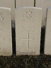 Bailleul Communal Cemetery Extension (Nord) - Smith, T C