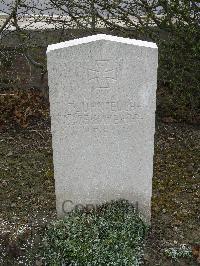 Bailleul Communal Cemetery Extension (Nord) - Sohneleuch, Theodor