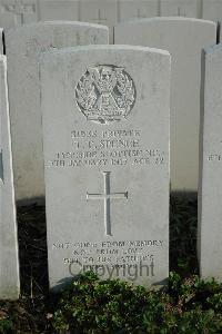 Bailleul Communal Cemetery Extension (Nord) - Spence, T T