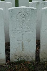 Bailleul Communal Cemetery Extension (Nord) - Squires, W H