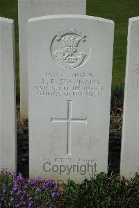 Bailleul Communal Cemetery Extension (Nord) - Stannard, J R