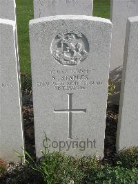 Bailleul Communal Cemetery Extension (Nord) - Staples, N