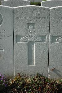 Bailleul Communal Cemetery Extension (Nord) - Stobart, Michael Pigg