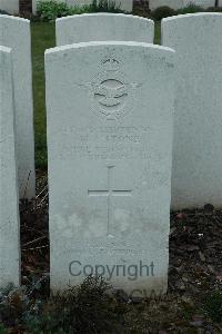 Bailleul Communal Cemetery Extension (Nord) - Stone, H J