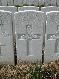 Bailleul Communal Cemetery Extension (Nord) - Talor, J T