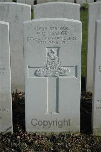 Bailleul Communal Cemetery Extension (Nord) - Taylor, F C