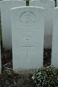 Bailleul Communal Cemetery Extension (Nord) - Taylor, George William