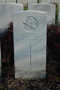 Bailleul Communal Cemetery Extension (Nord) - Taylor, H R