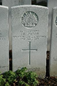 Bailleul Communal Cemetery Extension (Nord) - Taylor, H