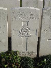 Bailleul Communal Cemetery Extension (Nord) - Taylor, James William