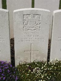 Bailleul Communal Cemetery Extension (Nord) - Taylor, T