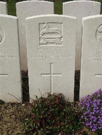 Bailleul Communal Cemetery Extension (Nord) - Taylor, W