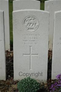 Bailleul Communal Cemetery Extension (Nord) - Terry, W