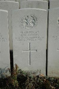 Bailleul Communal Cemetery Extension (Nord) - Thomas, J W