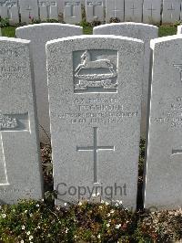 Bailleul Communal Cemetery Extension (Nord) - Thompson, E