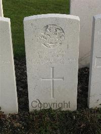 Bailleul Communal Cemetery Extension (Nord) - Tinker, L F