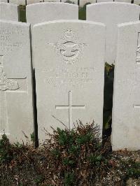 Bailleul Communal Cemetery Extension (Nord) - Tucker, L E
