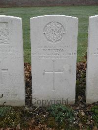 Bailleul Communal Cemetery Extension (Nord) - Turton, W