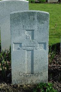 Bailleul Communal Cemetery Extension (Nord) - Uzzell, E F