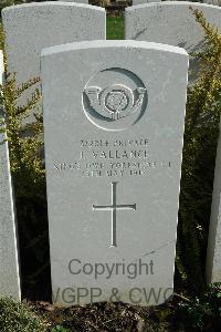 Bailleul Communal Cemetery Extension (Nord) - Vallance, J
