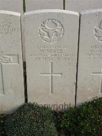 Bailleul Communal Cemetery Extension (Nord) - Veale, W