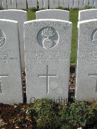 Bailleul Communal Cemetery Extension (Nord) - Vening, E F