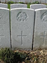 Bailleul Communal Cemetery Extension (Nord) - Venn, W E