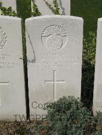 Bailleul Communal Cemetery Extension (Nord) - Vining, William Harold
