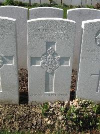 Bailleul Communal Cemetery Extension (Nord) - Waites, R M