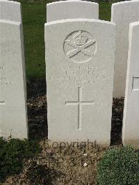 Bailleul Communal Cemetery Extension (Nord) - Wake, J P