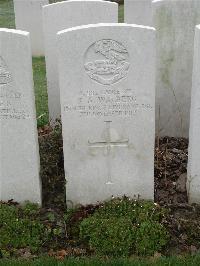 Bailleul Communal Cemetery Extension (Nord) - Walberg, R S