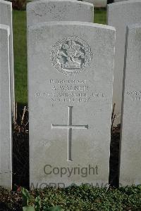 Bailleul Communal Cemetery Extension (Nord) - Walker, A