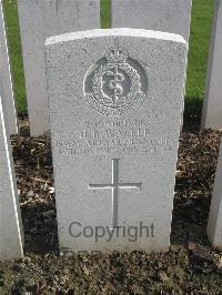 Bailleul Communal Cemetery Extension (Nord) - Walker, H B