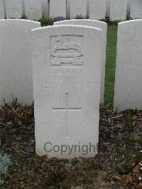 Bailleul Communal Cemetery Extension (Nord) - Warner, J G