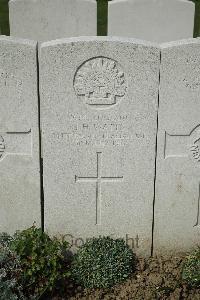Bailleul Communal Cemetery Extension (Nord) - Watts, J H