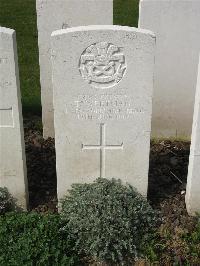 Bailleul Communal Cemetery Extension (Nord) - Weetman, T