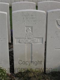 Bailleul Communal Cemetery Extension (Nord) - Whate, F