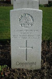 Bailleul Communal Cemetery Extension (Nord) - White, Basil